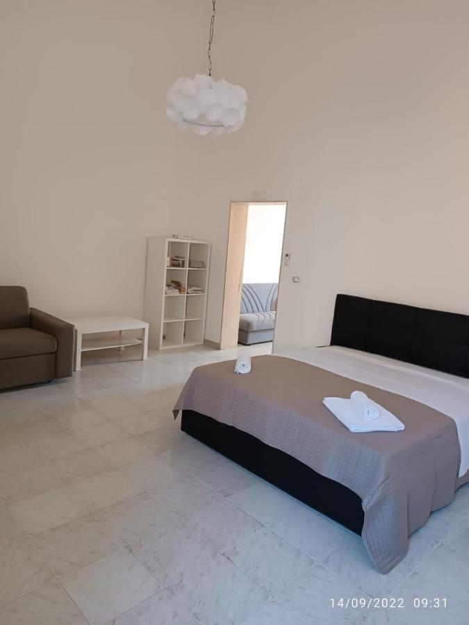Di Fronzo Guest House T ทริจเจียโน ภายนอก รูปภาพ