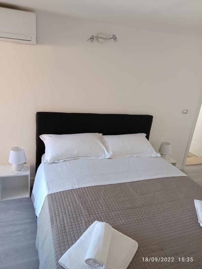 Di Fronzo Guest House T ทริจเจียโน ภายนอก รูปภาพ