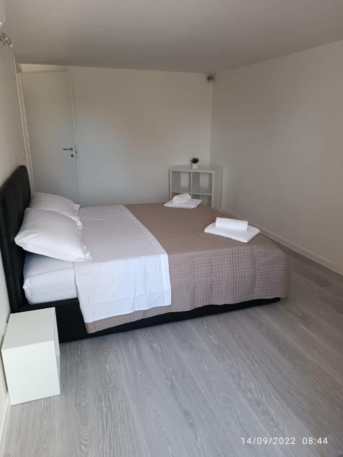 Di Fronzo Guest House T ทริจเจียโน ภายนอก รูปภาพ