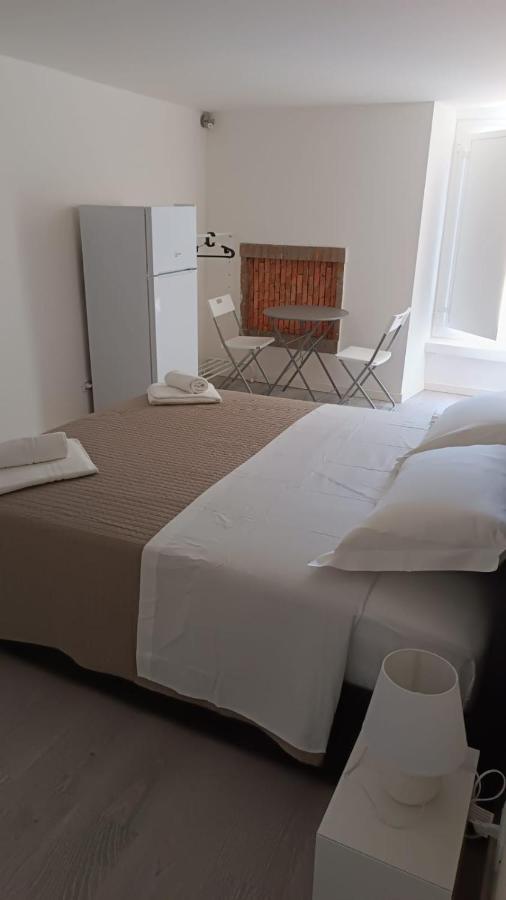 Di Fronzo Guest House T ทริจเจียโน ภายนอก รูปภาพ