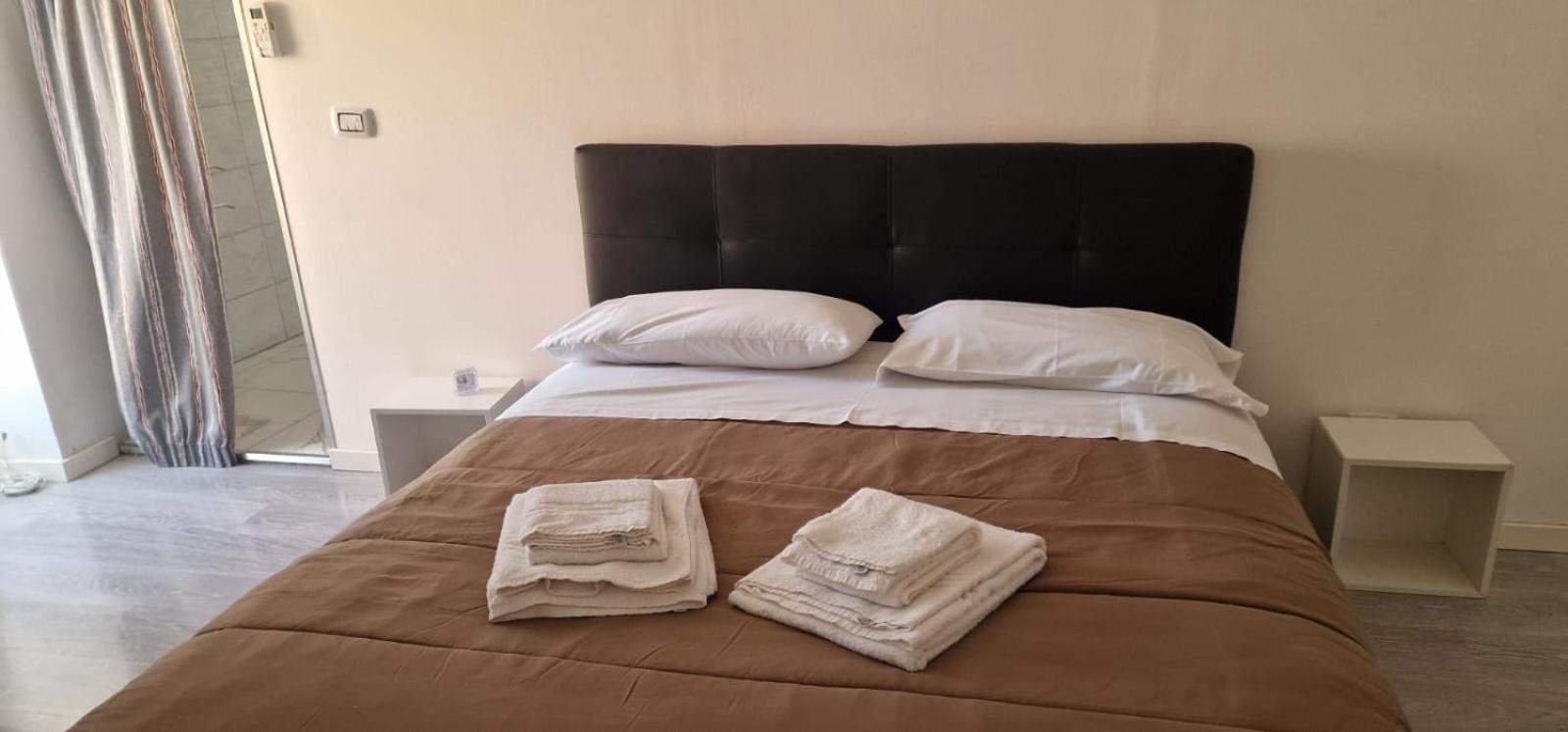 Di Fronzo Guest House T ทริจเจียโน ภายนอก รูปภาพ